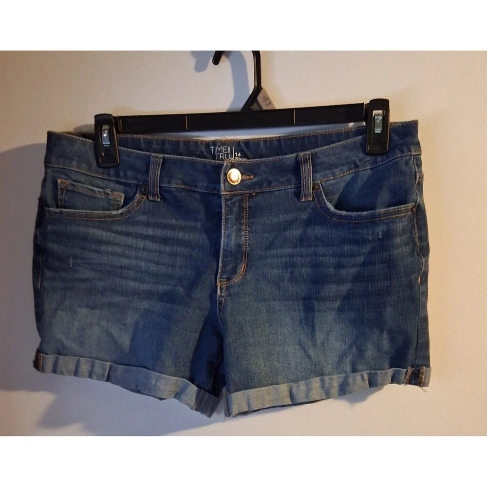Time & Tru Medium Denim Cuffed Mid-rise Shorts Sz 14